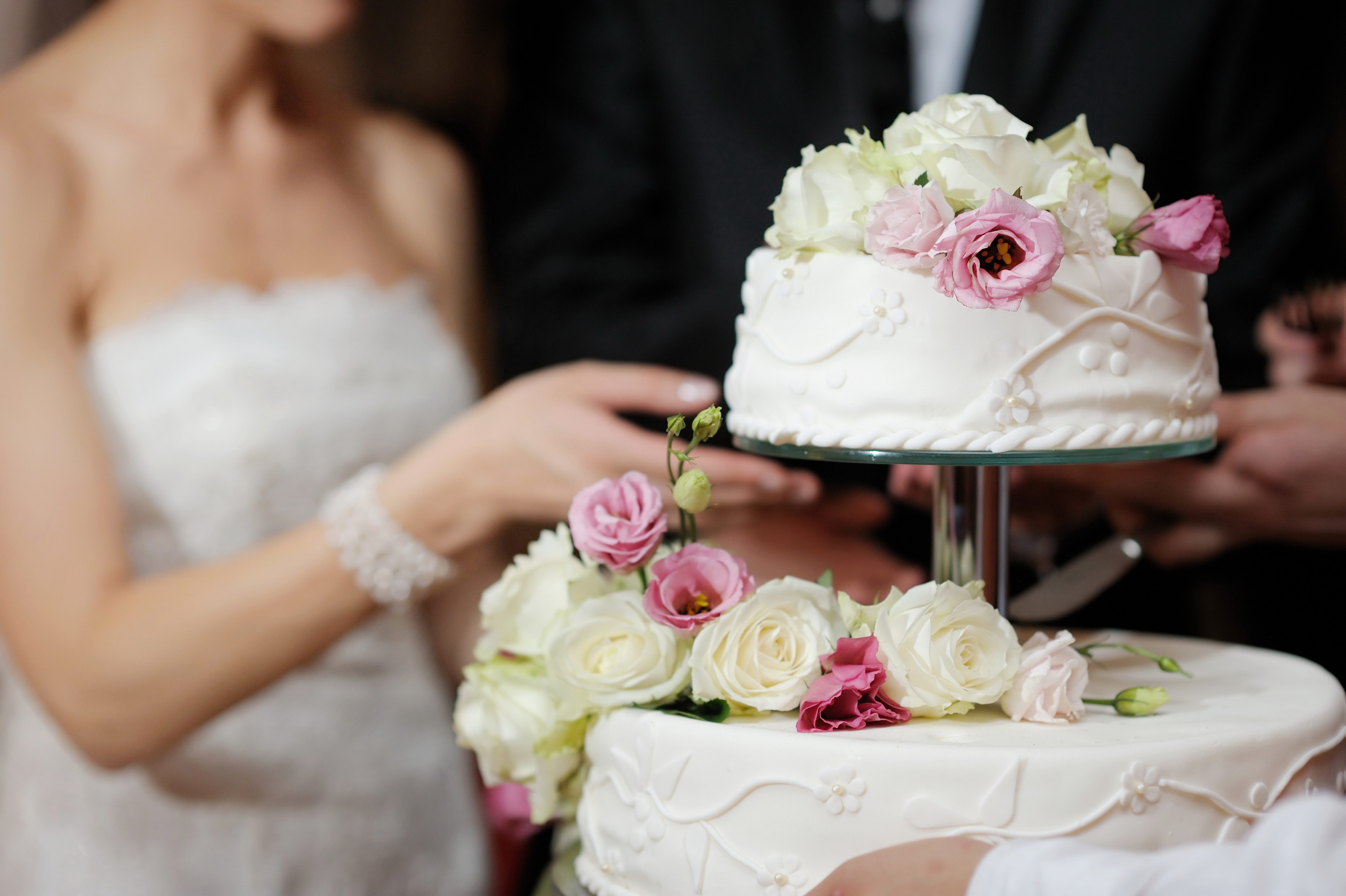 Cake Wedding Floors Blur  background Roses