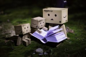 Danbo Cardboard robot Small Book reading
