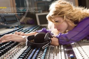 Taylor swift, Girl, Console, Headphones