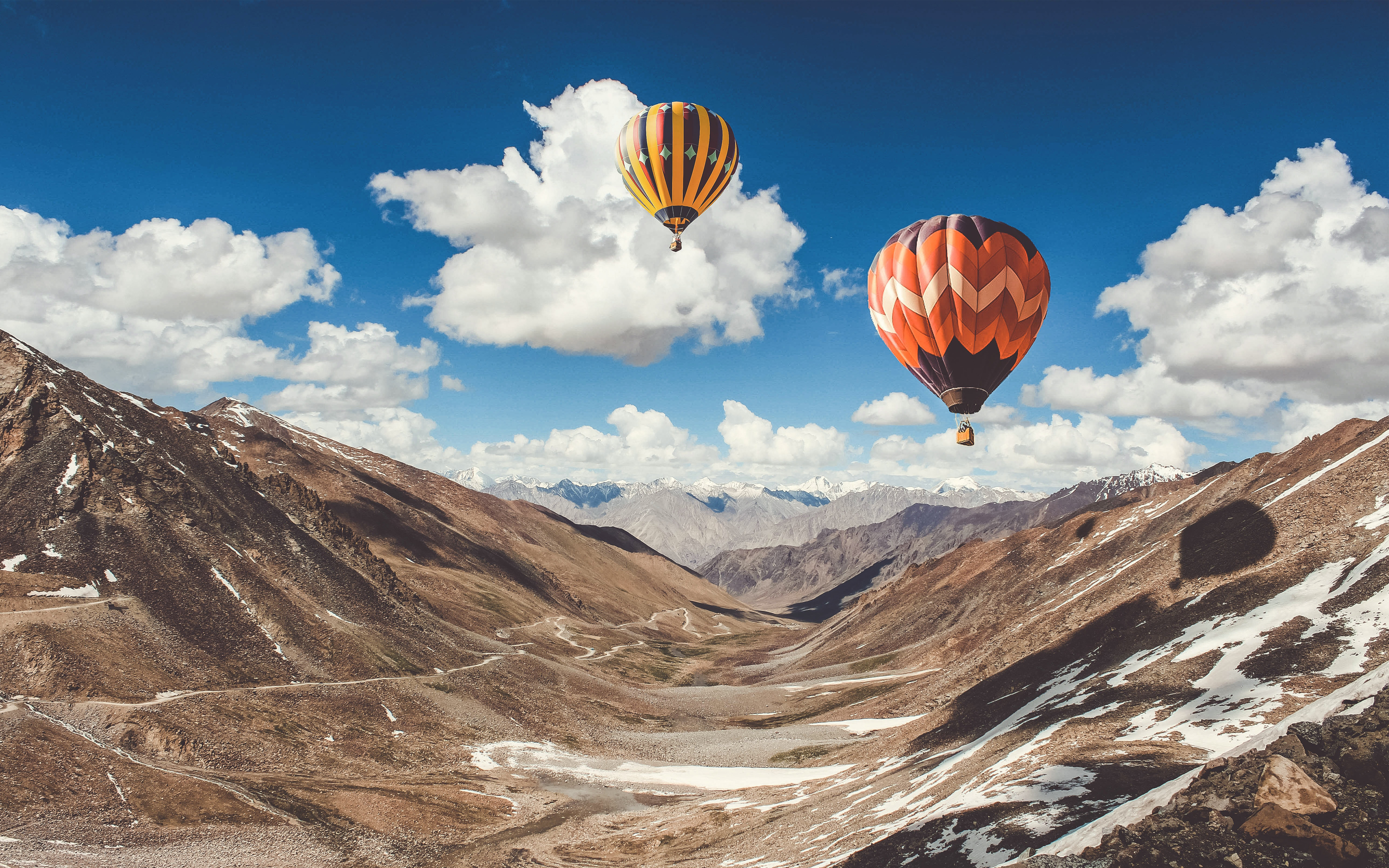 Hot Air Balloon Ride in Leh MoHot Air Balloon Ride in Leh Mountains 4K Wallpapersuntains 4K Wallpapers