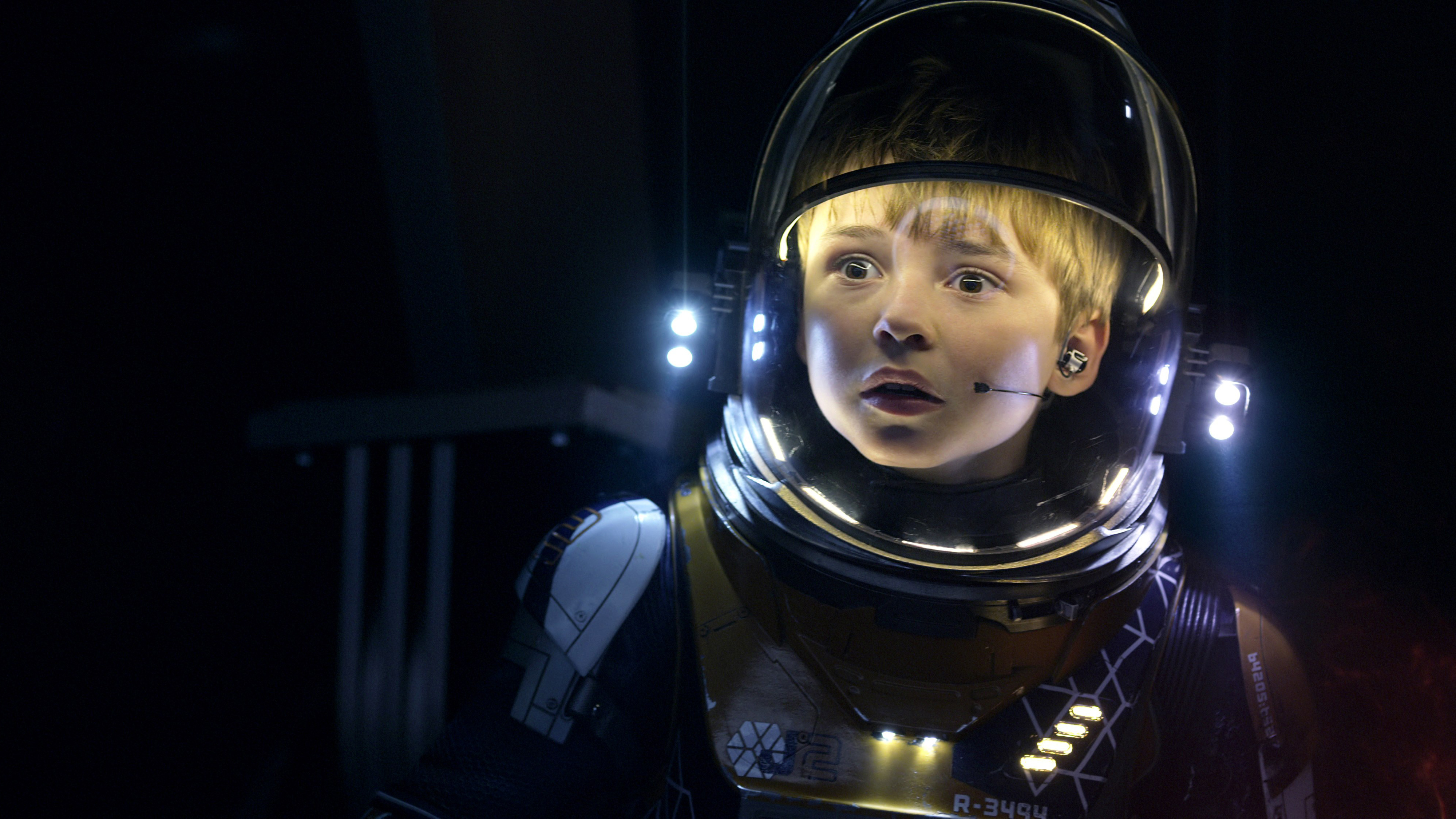 Maxwell Jenkins as Will in Lost in Space 4K Wallpapers