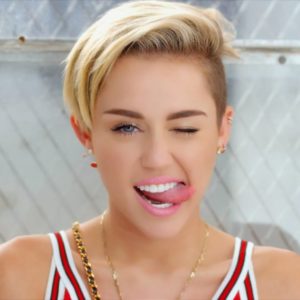 Miley Cyrus estrena un disco gratuito Wallpaper