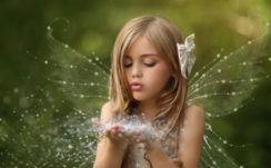 Cute Little Girl With Wings In Green Background HD Cute Wallpapers
