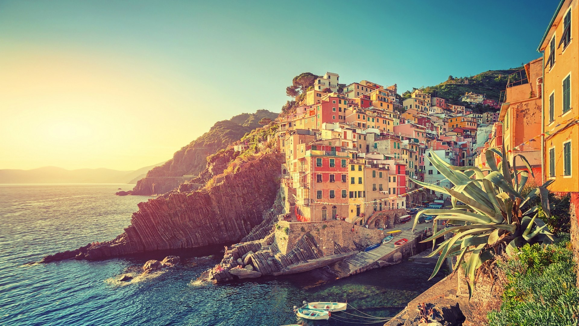 Manarola Town in Italy Wallpapers